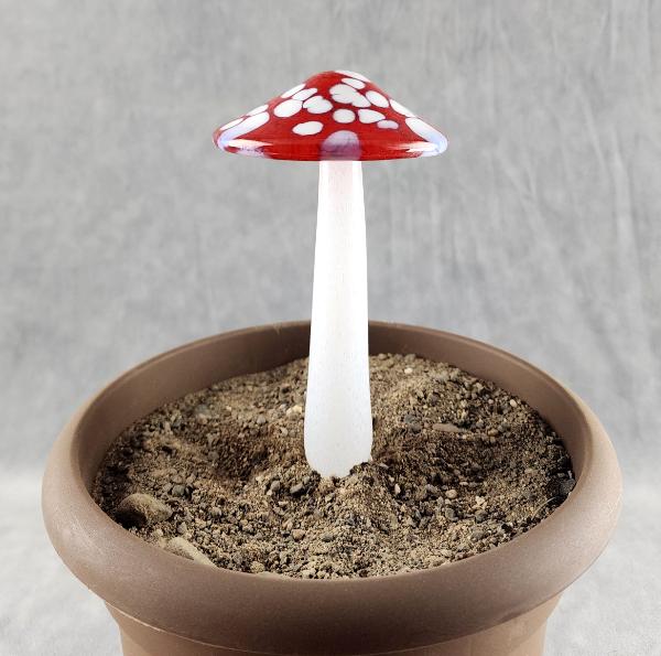 #04152411 mushroom with glass stake 6''Hx4''W $70