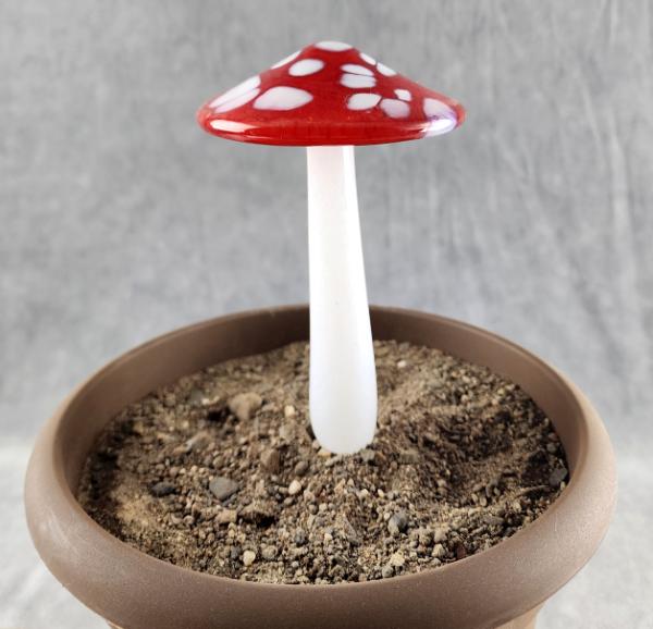 #04152402 mushroom with glass stake 6''Hx4''W $70