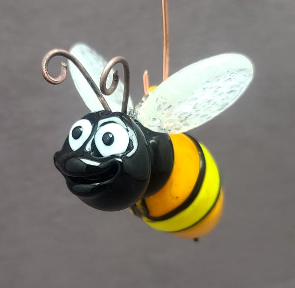 #04252209 bee hanging 3''Hx3''Wx4''L $125