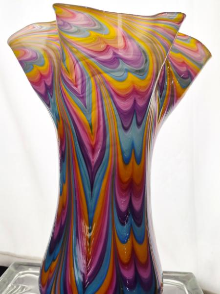 #05282608 Vase Rainbow Feather Wave 9.75''X7.5''WX4''B $150.00