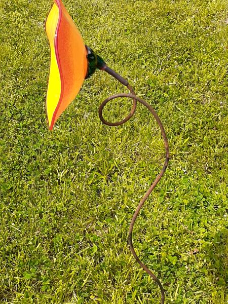 #05082505 Garden Flower 33'' HX9''WX8''D $90.00