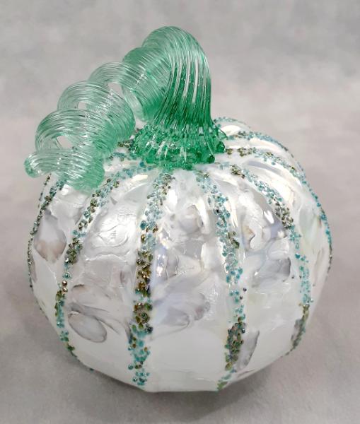 #09222501 Pumpkin Sm 3'' to 4'' Iridised $45.00