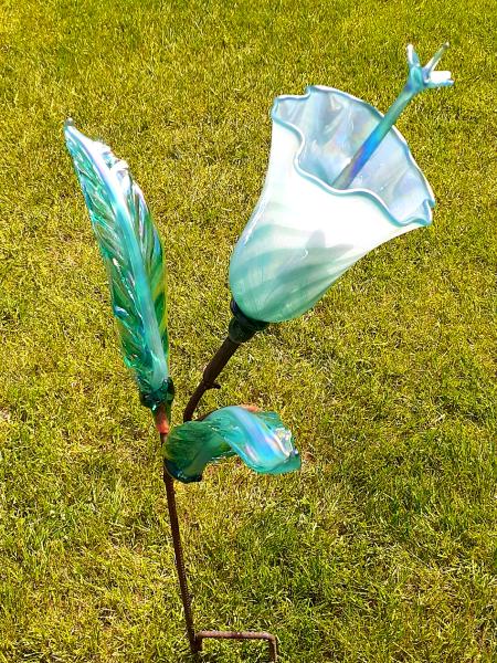 #05082502 Garden Flower 3' HX22''WX13''D $350.00
