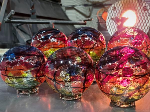 Tiffany Window Float 2023 75 Mark & Marcus Ellinger/Glass Quest Hand