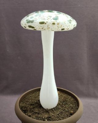 #04052404 LG mushroom with glass stake 13''Hx6.5''W $100