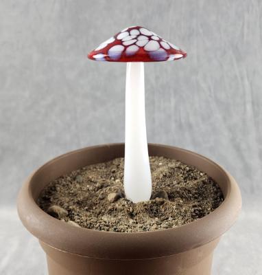#04152407 mushroom with glass stake 7''Hx4''W $70