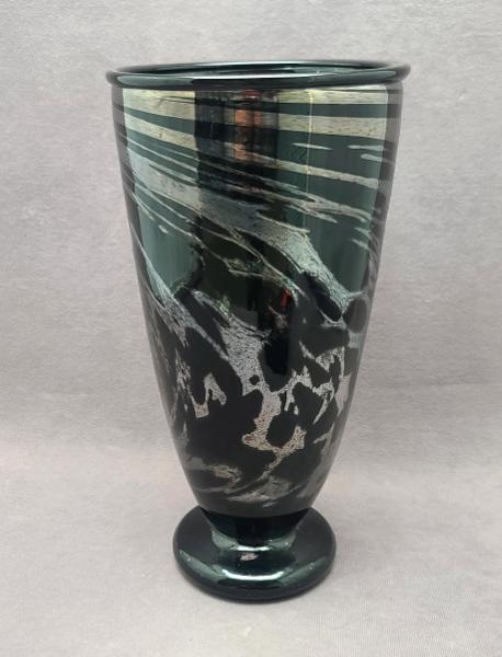 #05122217 vase 12.5''Hx6.5''Wx4.5''B $300