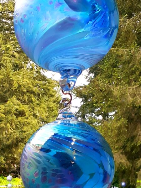 #05082508 3 Hanging Ball Sculpture Iridised LG-6.5'' Med-5.75'' SM-4.5'' 24'' long $200.00