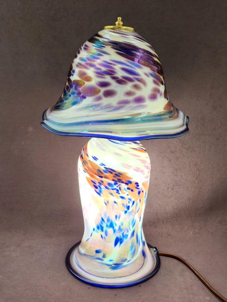 #06122302 table lamp 18''Hx11''W $700