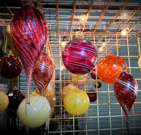 Hanging Ball Sculptures & Ornaments