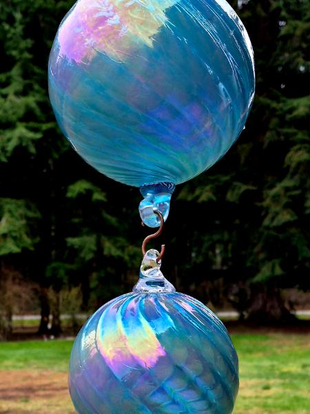 #02202602 Three Hanging Ball Sculpture LG-5.5'' Med-4.5'' Sm-3.5'' 20'' long Iridised$150.00